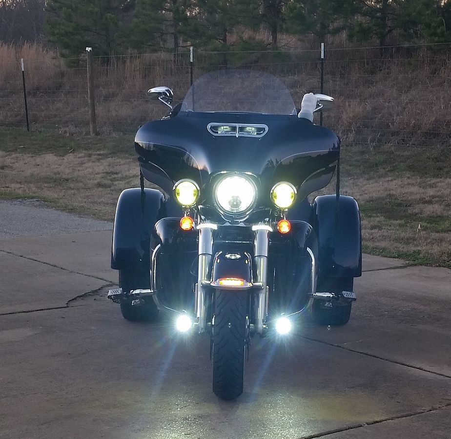 Driving /spot lights on a freewheeler Harley Davidson Forums